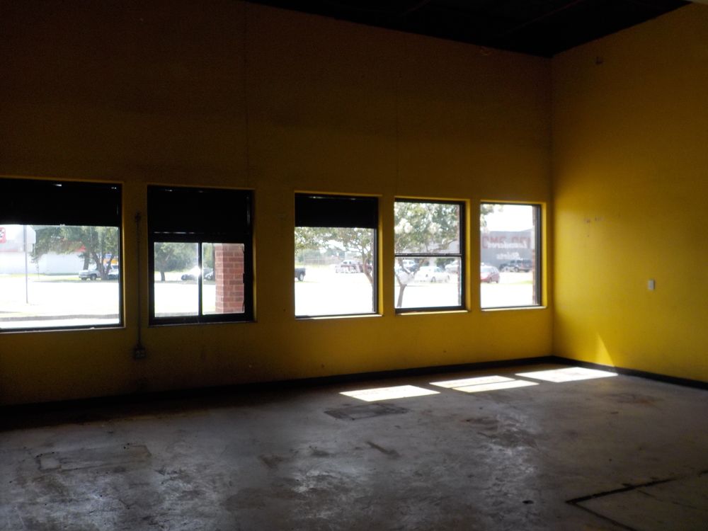 Tejon Plaza: 1601 Alton Gloor , Brownsville, TX 78526